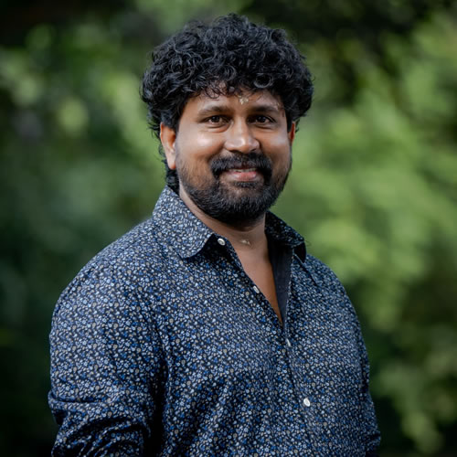 <b>Rajeev Kovilakam</b>